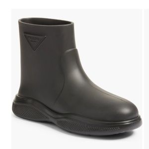 NIB $750 Prada Soft Black (Nero) Rain Boot in size 9 US / 39 EU!